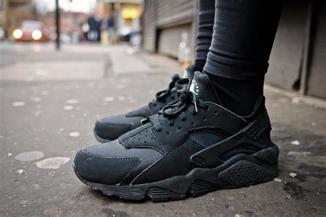 nike hurache black|nike huarache black sale.